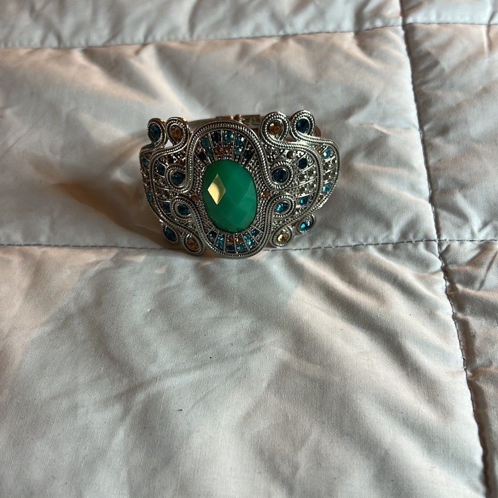 Like New green, blue and silver Bracelet fashion jewelry - Picture 2 of 4